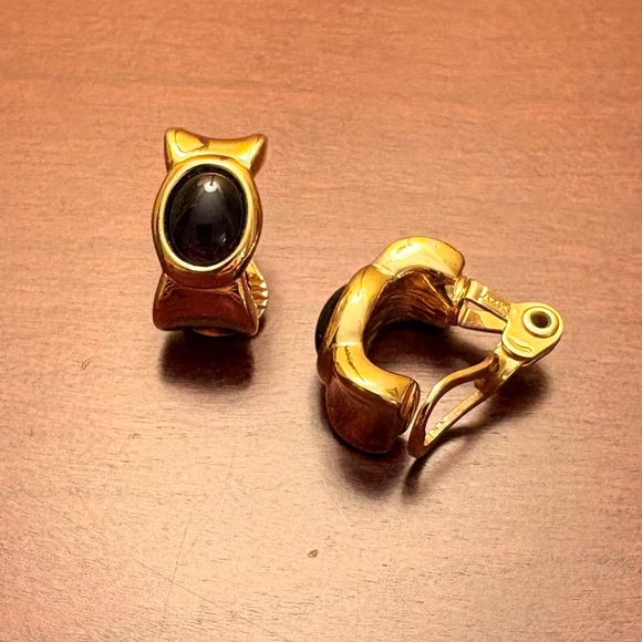 Monet Vintage Sculptural Statement Gold-Tone & Black Cabochon Clip Earrings - Picture 2 of 11